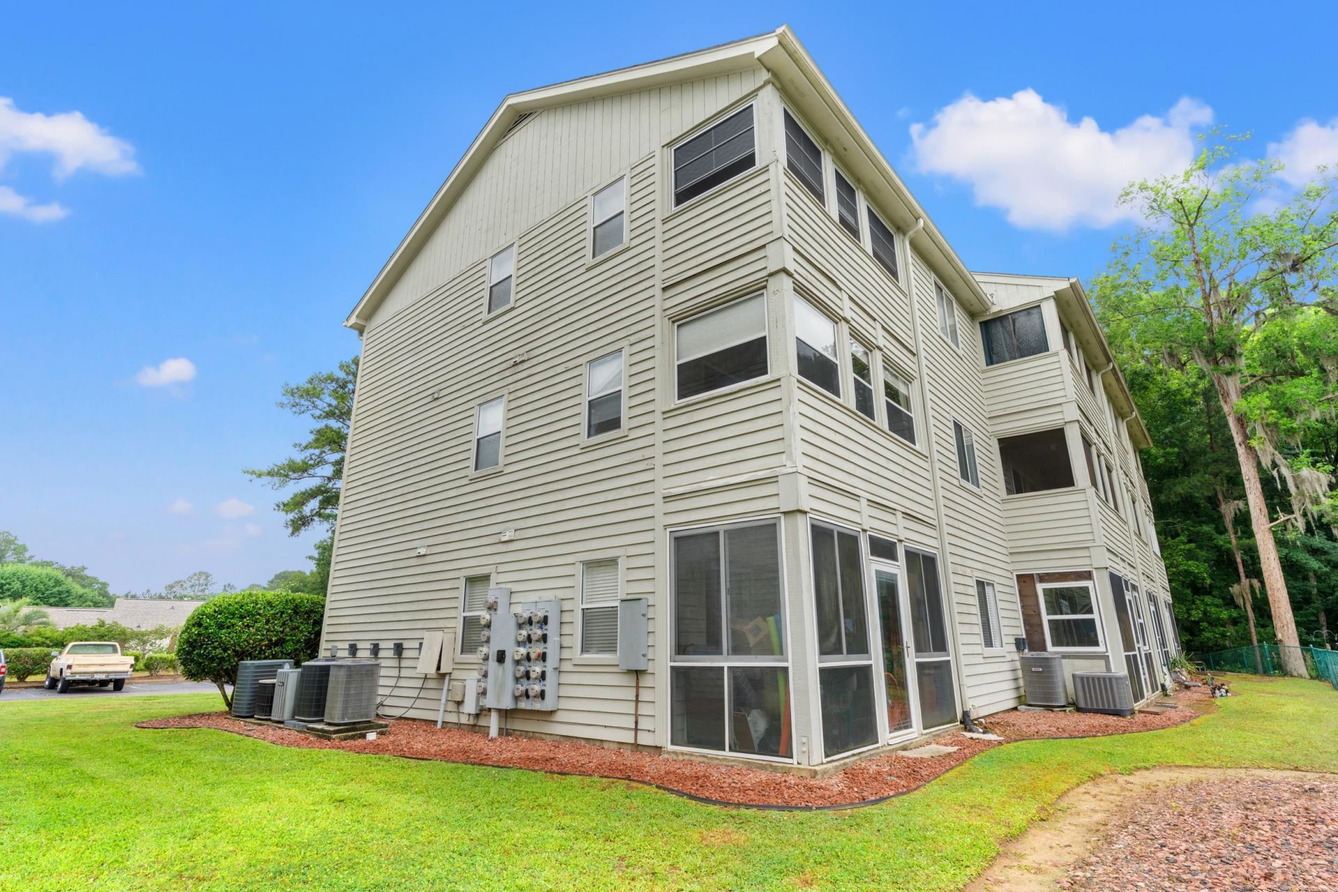 1460 Blue Tree Ct. Photo 15