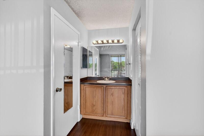 728 Executive Center Drive, Unit 29, West Palm Beach, FL 33401 Photo