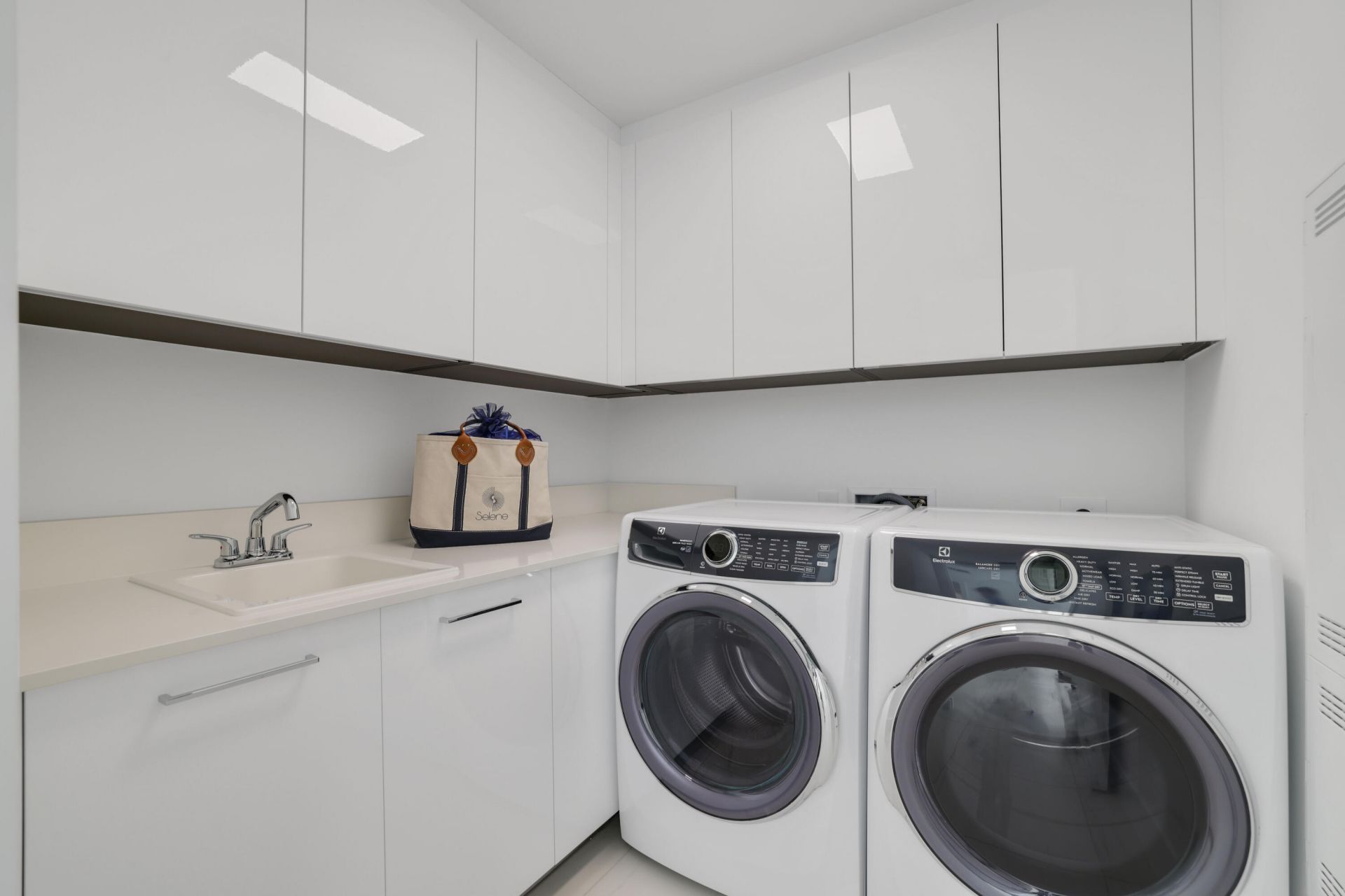 153 N Seabreeze Boulevard, Unit 1001, Fort Lauderdale, FL 33304 Photo