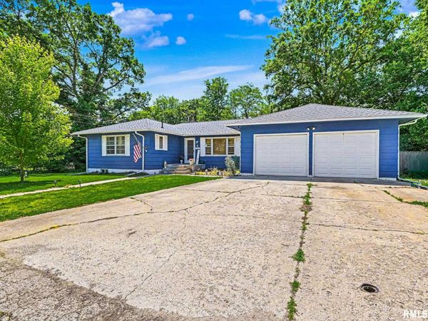 100 MARION Street, East Peoria, IL 61611