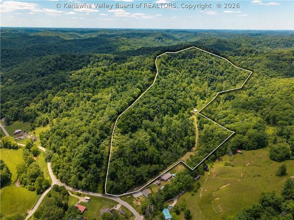25 Veranda Lane, Elkview, WV 25071