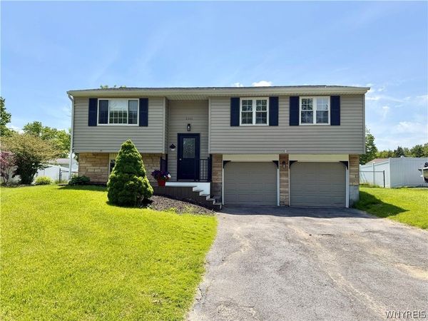 8300 Redwing Drive, Liverpool, NY 13090