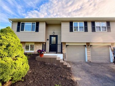 8300 Redwing Drive, Liverpool, NY 13090