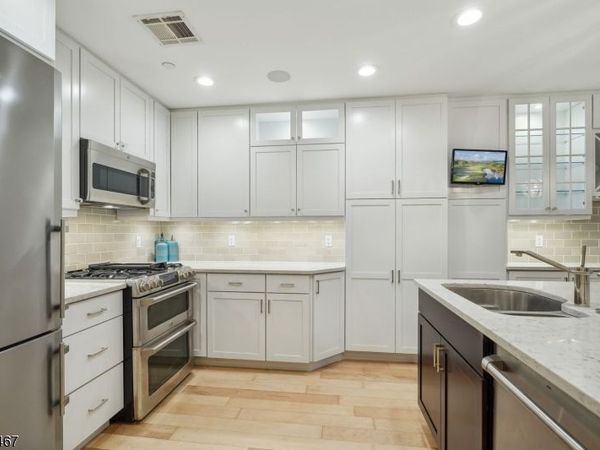 48 S Park St, Unit 215, Montclair, NJ 07042