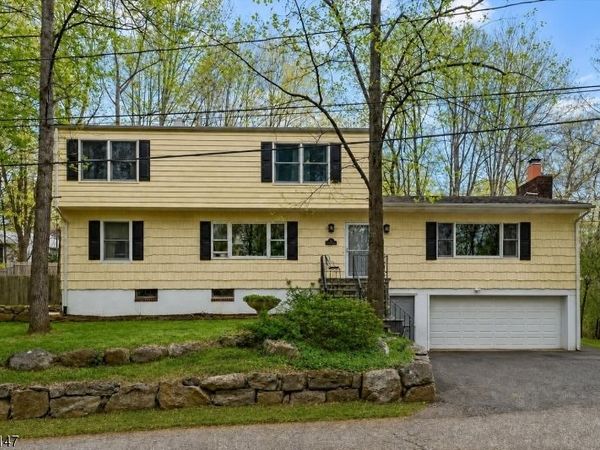 33 Brooksyde Ave, Ringwood, NJ 07456