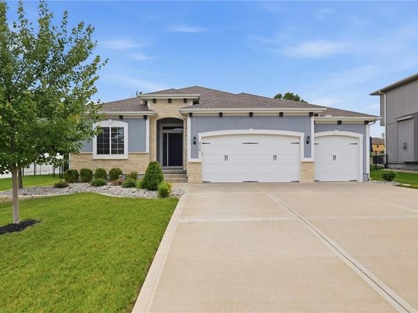4520 SW Nautilus Place, Lee's Summit, MO 64082