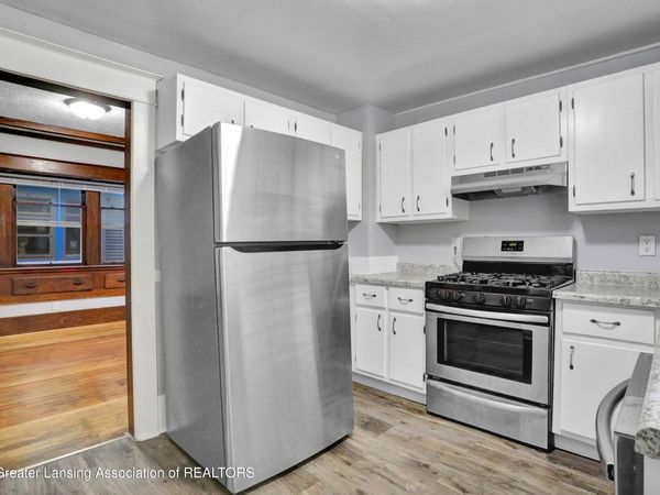 1424 Massachusetts Avenue, Lansing, MI 48906