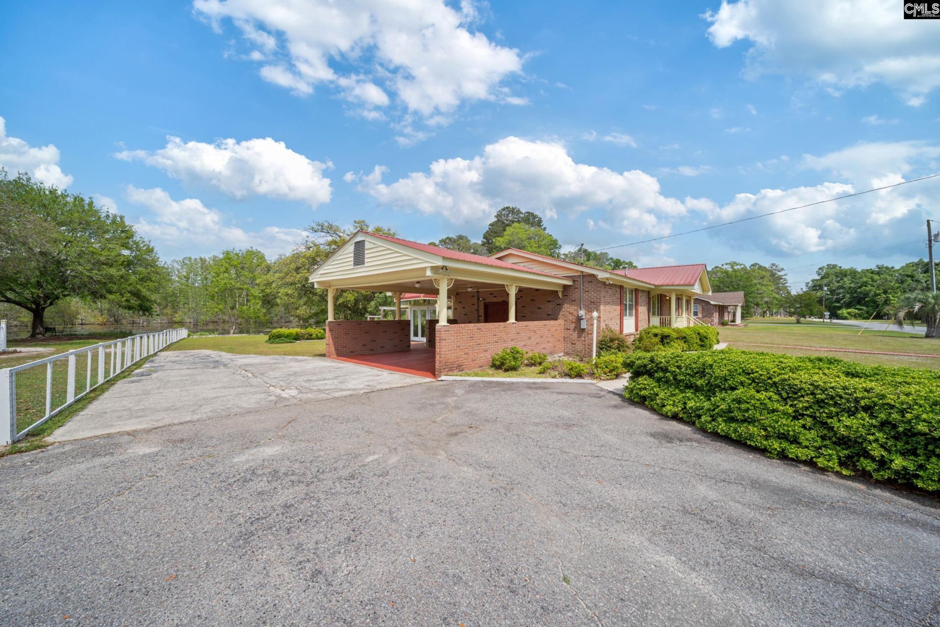 992 Dickinson Street  Photo 4