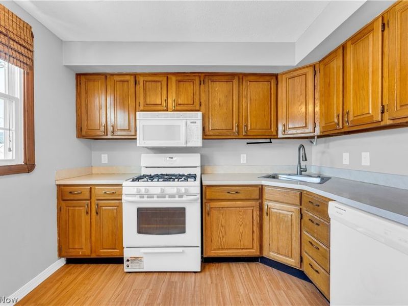 5876 Wickfield Drive, Parma Heights, OH 44130 Photo 10
