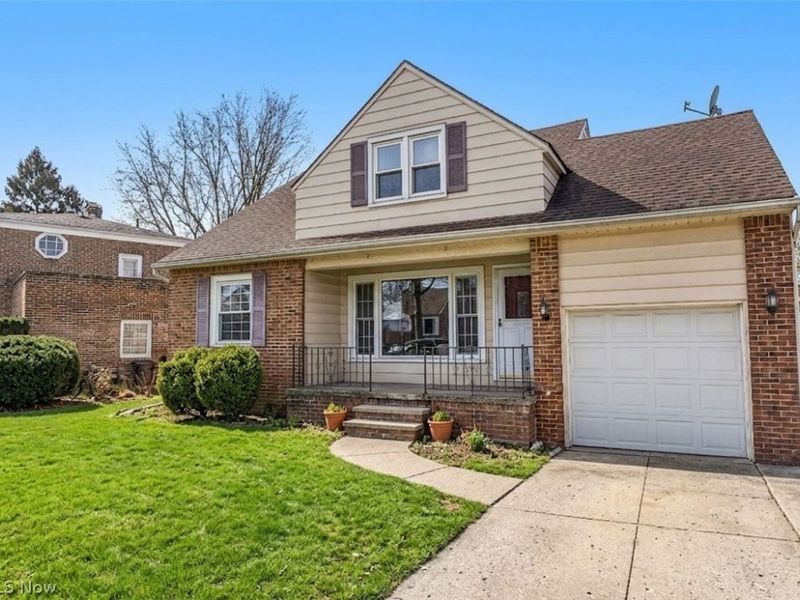 5876 Wickfield Drive, Parma Heights, OH 44130 Photo 2