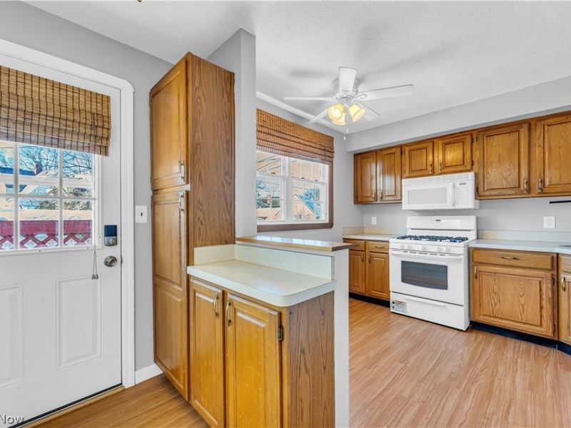 5876 Wickfield Drive, Parma Heights, OH 44130 Photo 9
