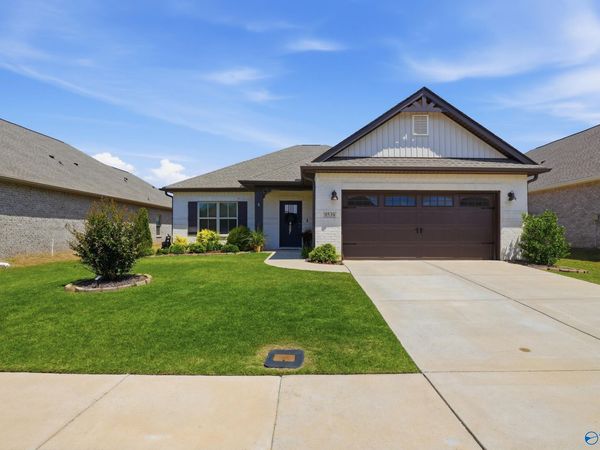 9539 Hampton Oak Drive SE, Owens Cross Roads, AL 35763