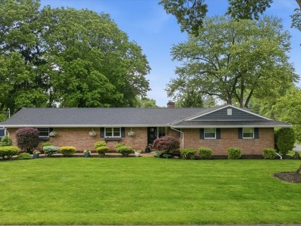 105 Appletree Dr, Beaver, PA 15009