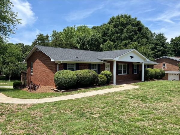 370 Farmbrooke Lane , Winston-Salem, NC 27127