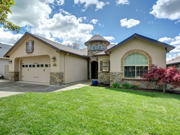 3764 Calle Vista Drive, Medford, OR 97504