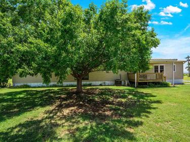 608-610 Osage Ave, Geronimo, OK 73543