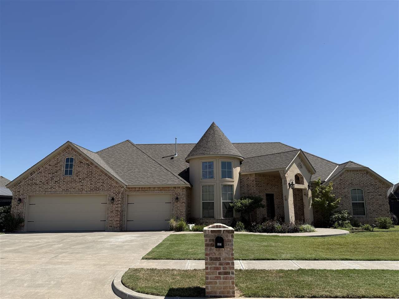 607 NW Blackstone Trail, Lawton, OK 73505 Main Photo