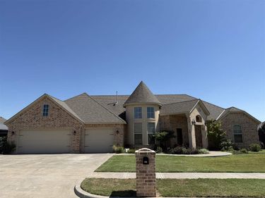 607 NW Blackstone Trail, Lawton, OK 73505