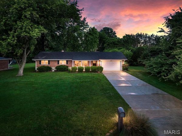 10050 Kalinda Lane , St Louis, MO 63128