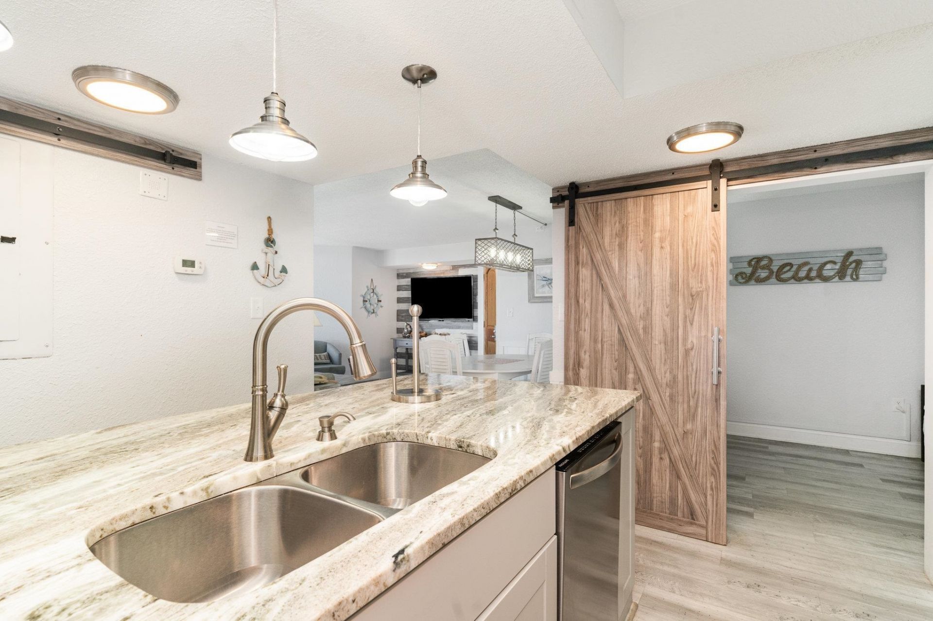 9550 Shore Dr.  Photo 10