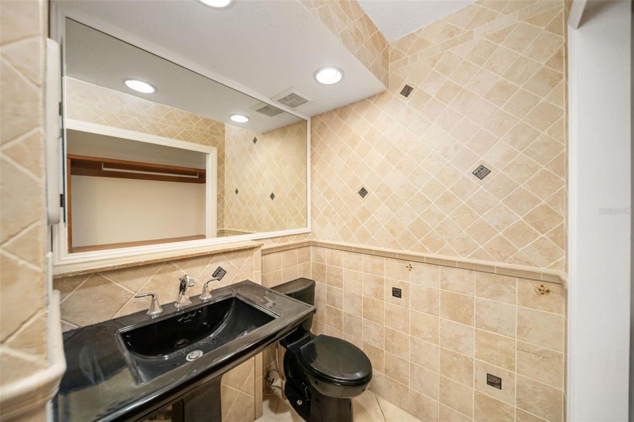 2948 Clark Road , Unit 121, Sarasota, FL 34231 Photo