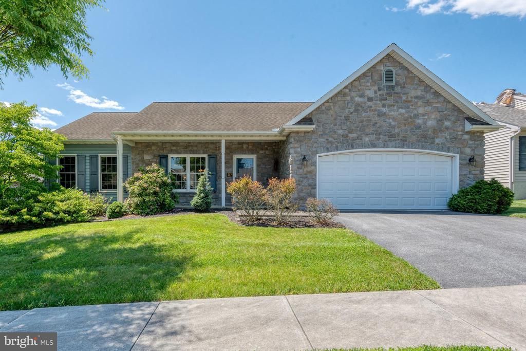 717 HEATHER RIDGE , MANHEIM, PA 17545