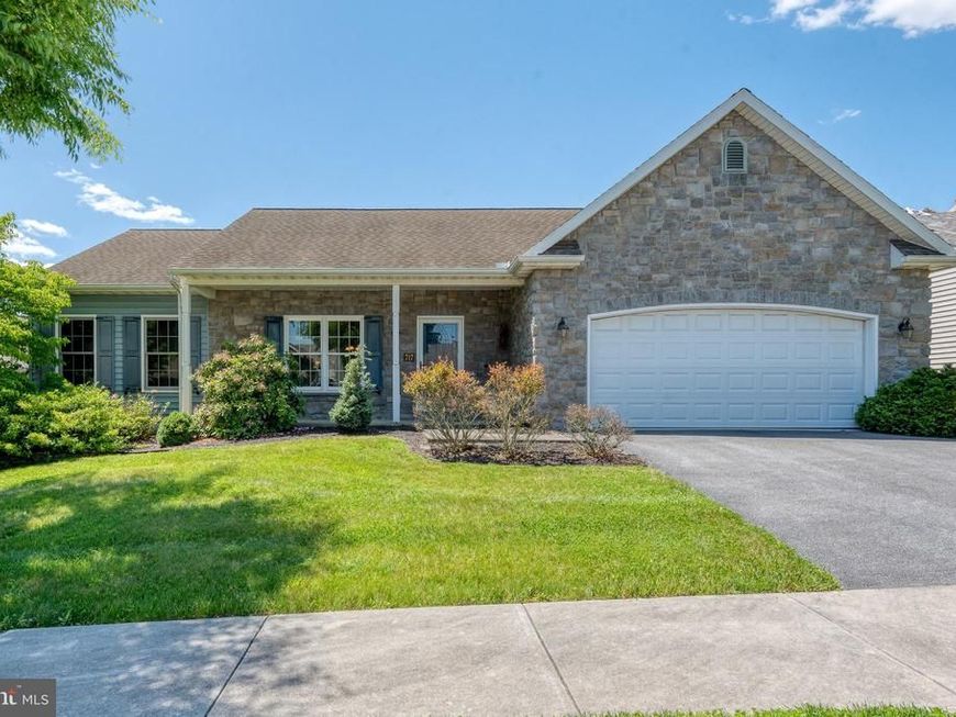 717 Heather Ridge, Manheim, PA 17545 Main Photo