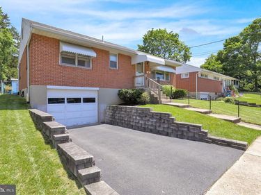 3427 GRAY STREET, LAURELDALE, PA 19605