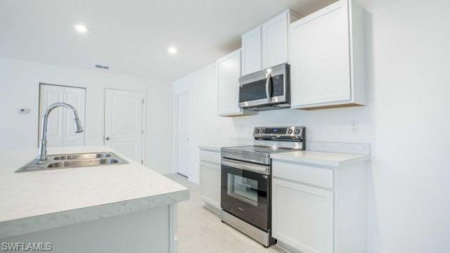 2710 NE 6th Pl , Cape Coral, FL 33909 Photo