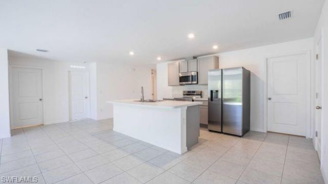 2710 NE 6th Pl , Cape Coral, FL 33909 Photo