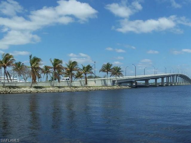 2710 NE 6th Pl , Cape Coral, FL 33909 Photo
