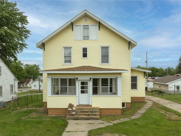 206 4th Street , Victor, IA 52347