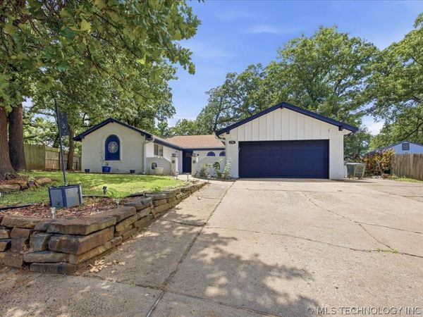 334 Spruce Court, Sand Springs, OK 74063