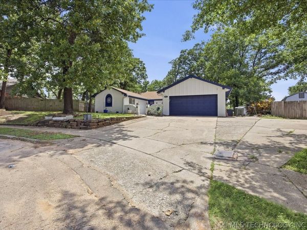 334 Spruce Court, Sand Springs, OK 74063
