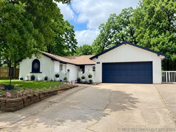 334 Spruce Court, Sand Springs, OK 74063