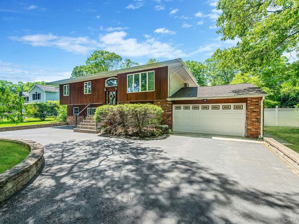 118 Ledgewood Drive, Smithtown, NY 11787