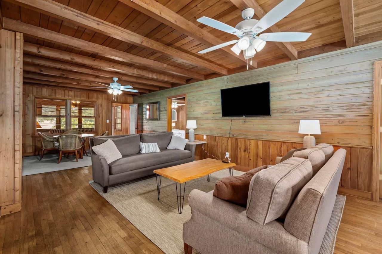 1505 Edge Dr.  Photo 5