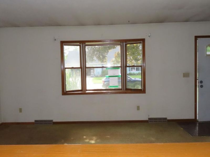 695 Morris Drive, Vermilion, OH 44089 Photo 2