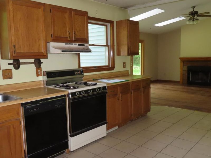 695 Morris Drive, Vermilion, OH 44089 Photo 3