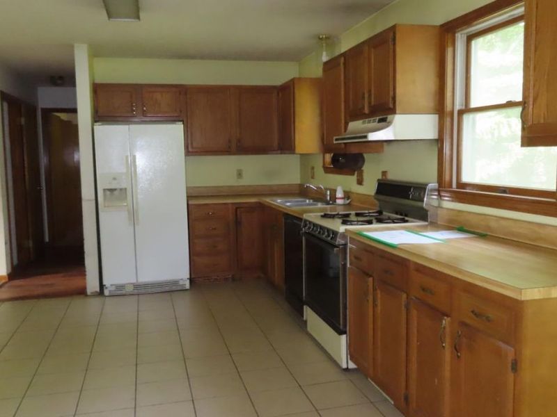 695 Morris Drive, Vermilion, OH 44089 Photo 4