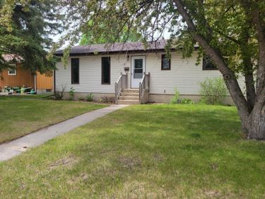 425 Spruce Avenue S, Thief River Falls, MN 56701