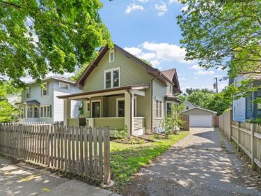 1024 Victoria Street N, Saint Paul, MN 55103