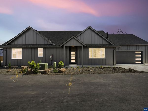 1271 Brown St, Woodburn, OR 97071