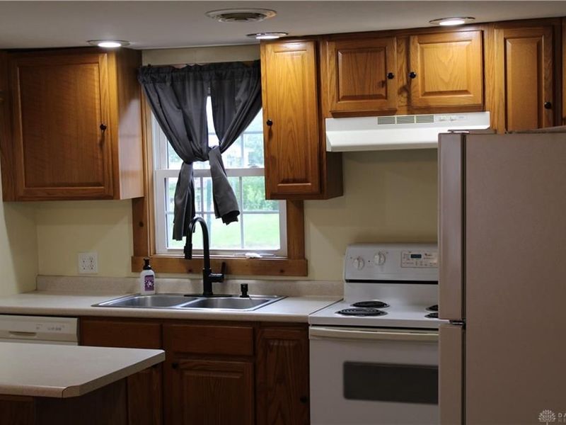 317 S Miami Avenue, Bradford, OH 45308 Photo 6