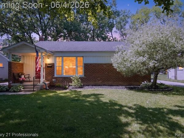 31772 Folkstone Drive, Farmington, MI 48336