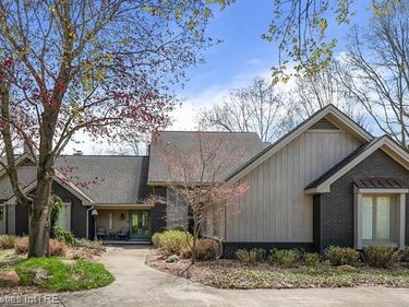 1071 Woodbridge Lane , Oakland Twp, MI 48306