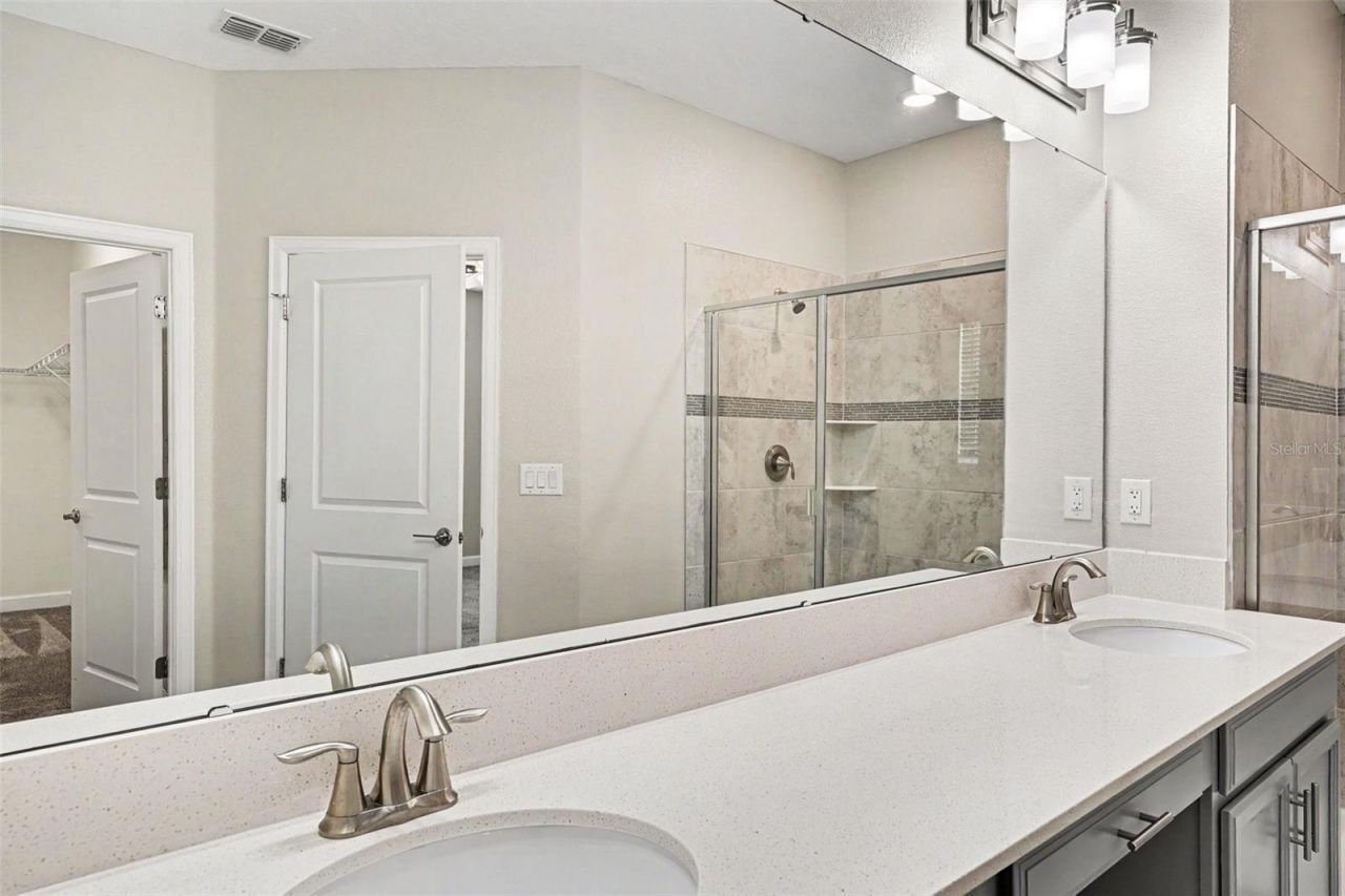 490 Brunswick Drive , Davenport, FL 33837 Photo