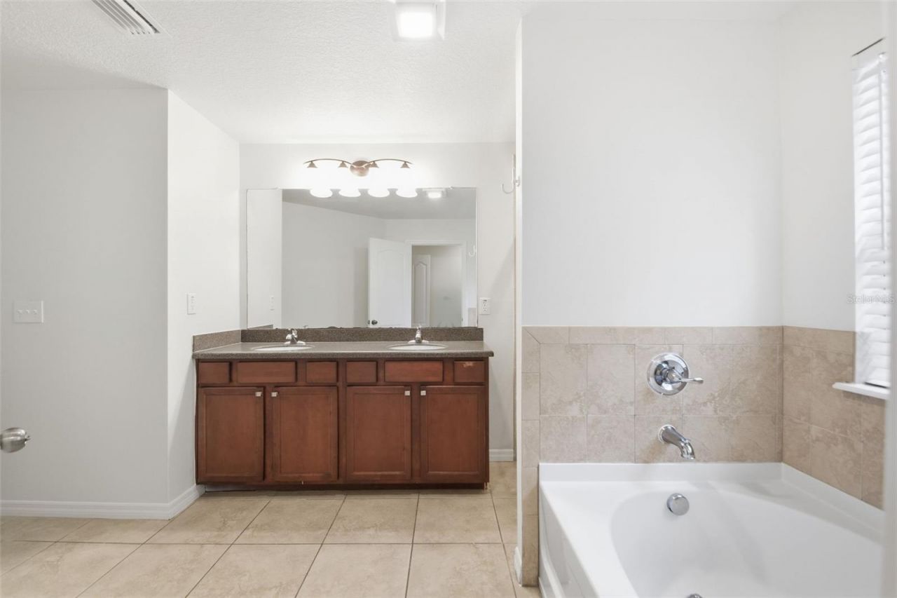 5654 Aaron Court , Sarasota, FL 34232 Photo