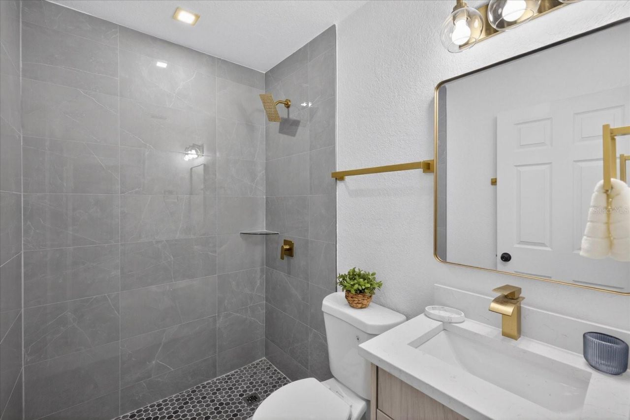 1919 E Clifton Street , Tampa, FL 33610 Photo