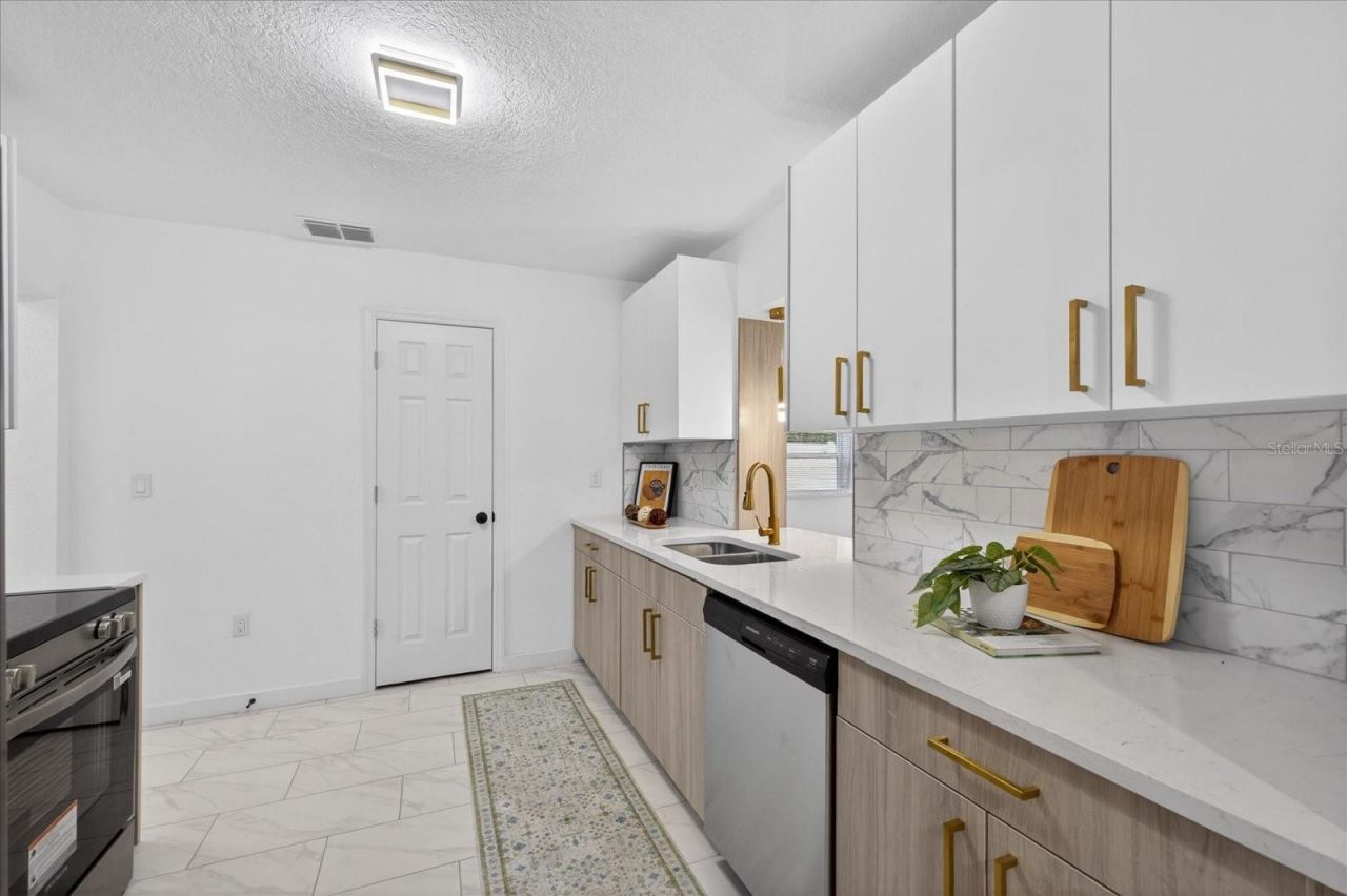 1919 E Clifton Street , Tampa, FL 33610 Photo
